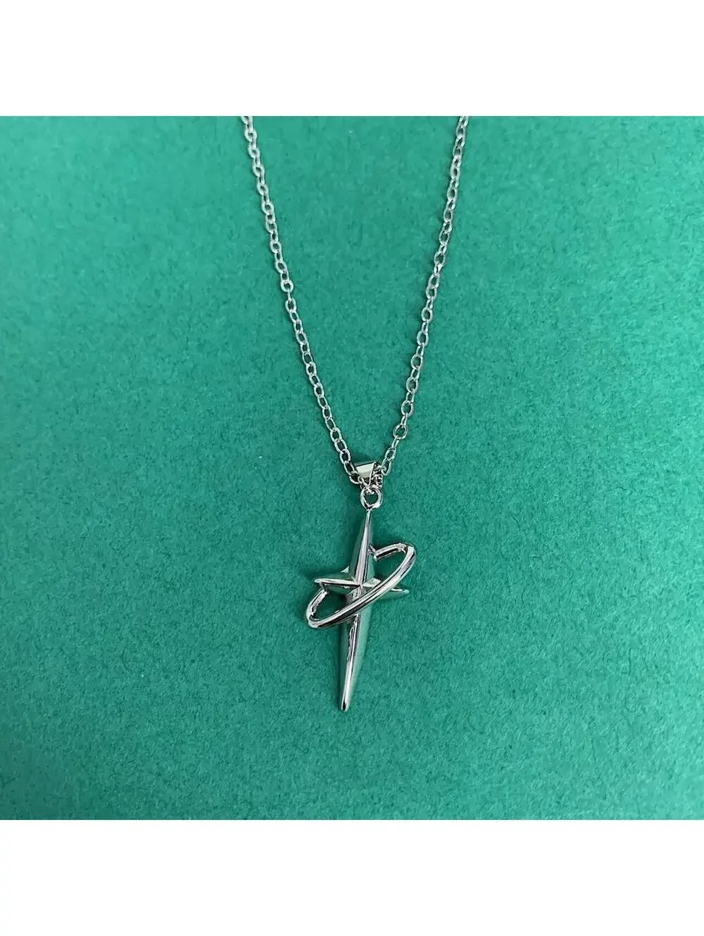 Cyber Y2k silver star ring style necklace. Cool design. Chain is unisex. 23.5